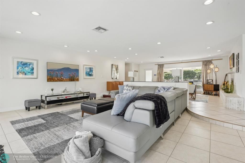 Active With Contract: $2,499,000 (3 beds, 2 baths, 2536 Square Feet)