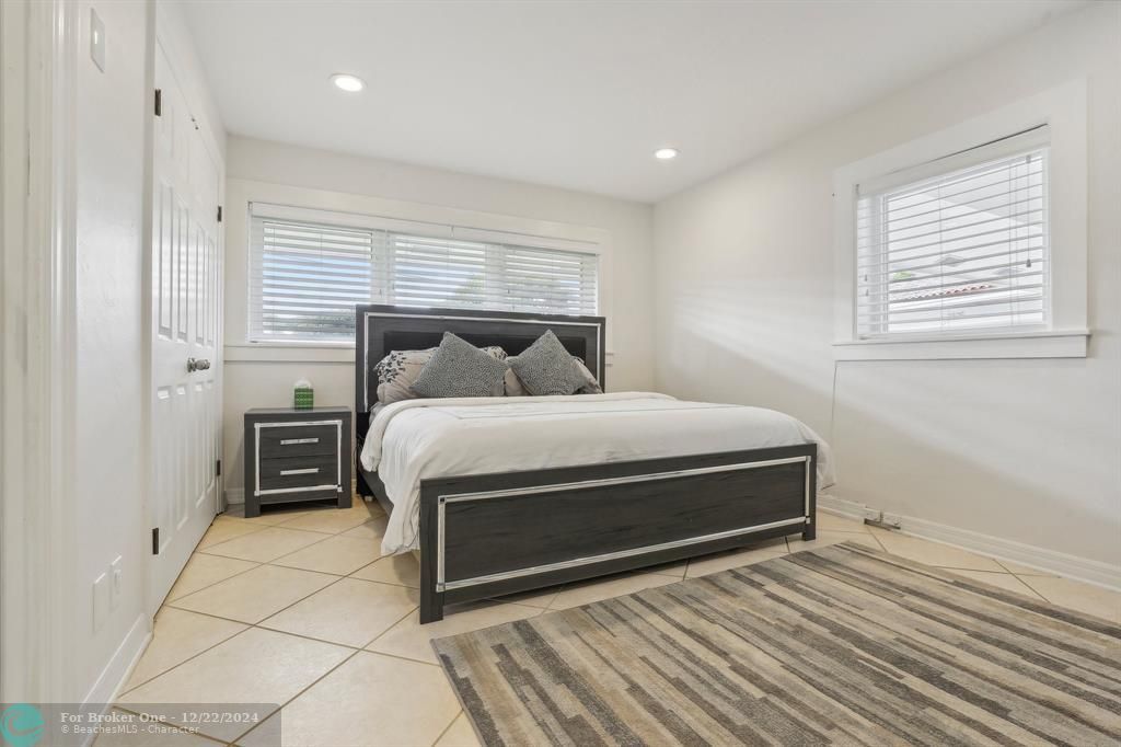 Active With Contract: $2,499,000 (3 beds, 2 baths, 2536 Square Feet)