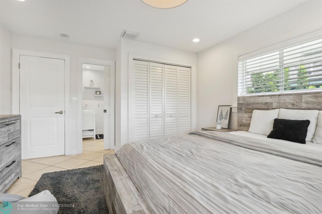 Active With Contract: $2,499,000 (3 beds, 2 baths, 2536 Square Feet)