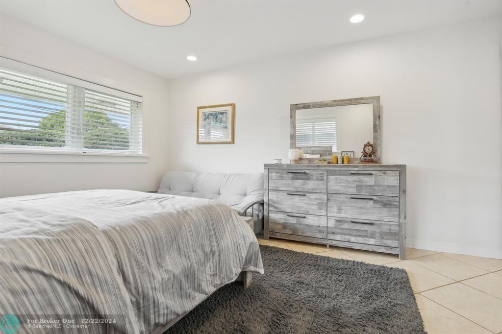 Active With Contract: $2,499,000 (3 beds, 2 baths, 2536 Square Feet)