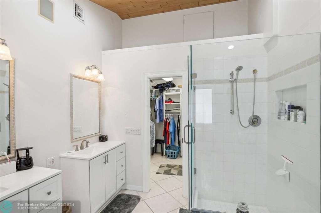 Active With Contract: $2,499,000 (3 beds, 2 baths, 2536 Square Feet)