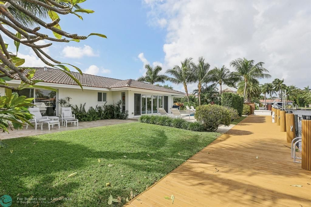 Active With Contract: $2,499,000 (3 beds, 2 baths, 2536 Square Feet)