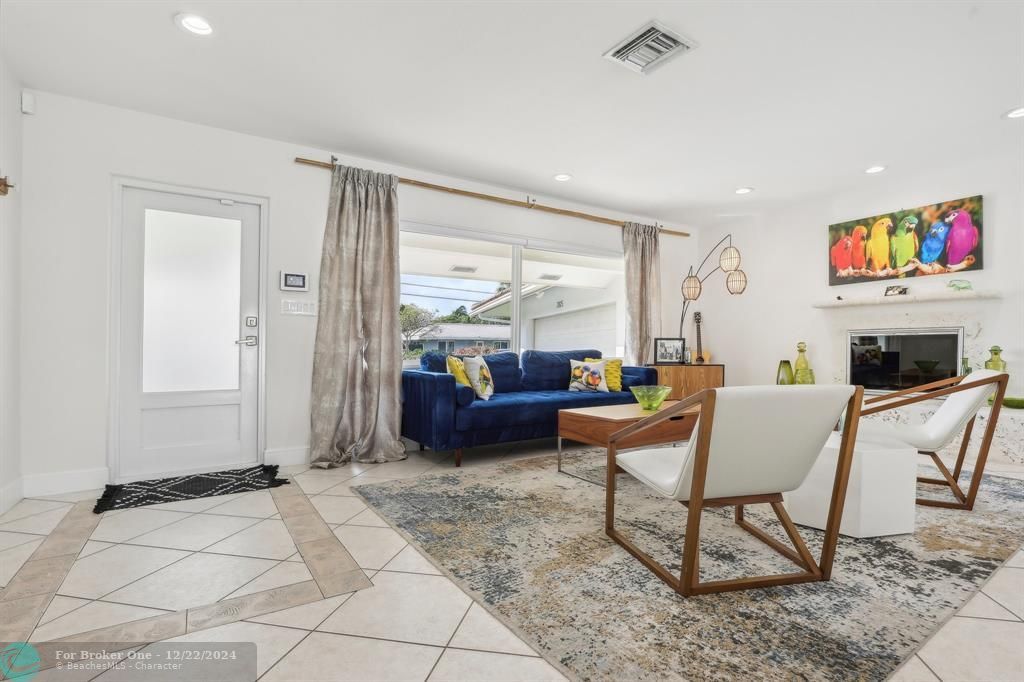 Active With Contract: $2,499,000 (3 beds, 2 baths, 2536 Square Feet)