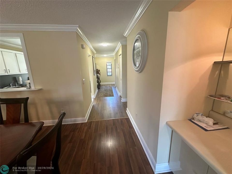 For Sale: $325,000 (2 beds, 2 baths, 1216 Square Feet)