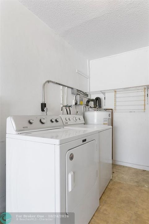 For Sale: $362,000 (2 beds, 1 baths, 1141 Square Feet)