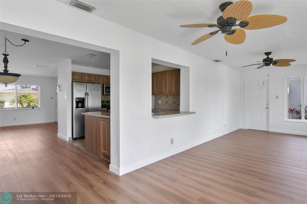 For Sale: $362,000 (2 beds, 1 baths, 1141 Square Feet)