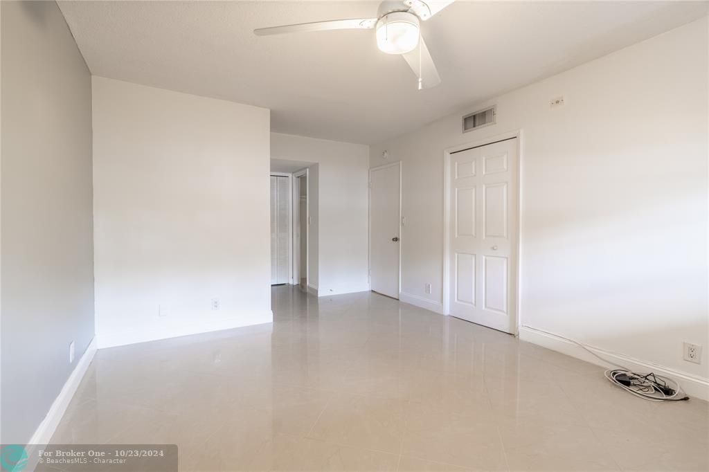 For Sale: $267,000 (2 beds, 2 baths, 1150 Square Feet)