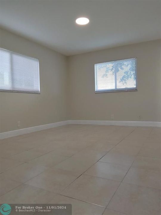 For Rent: $2,300 (2 beds, 2 baths, 1050 Square Feet)