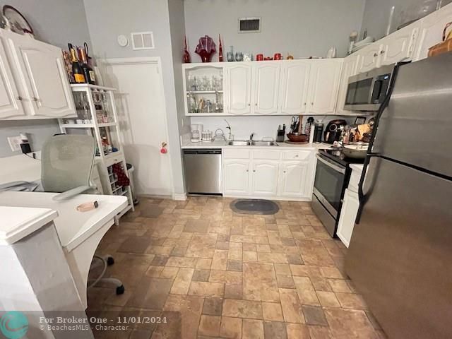 For Rent: $1,200 (0 beds, 1 baths, 1132 Square Feet)