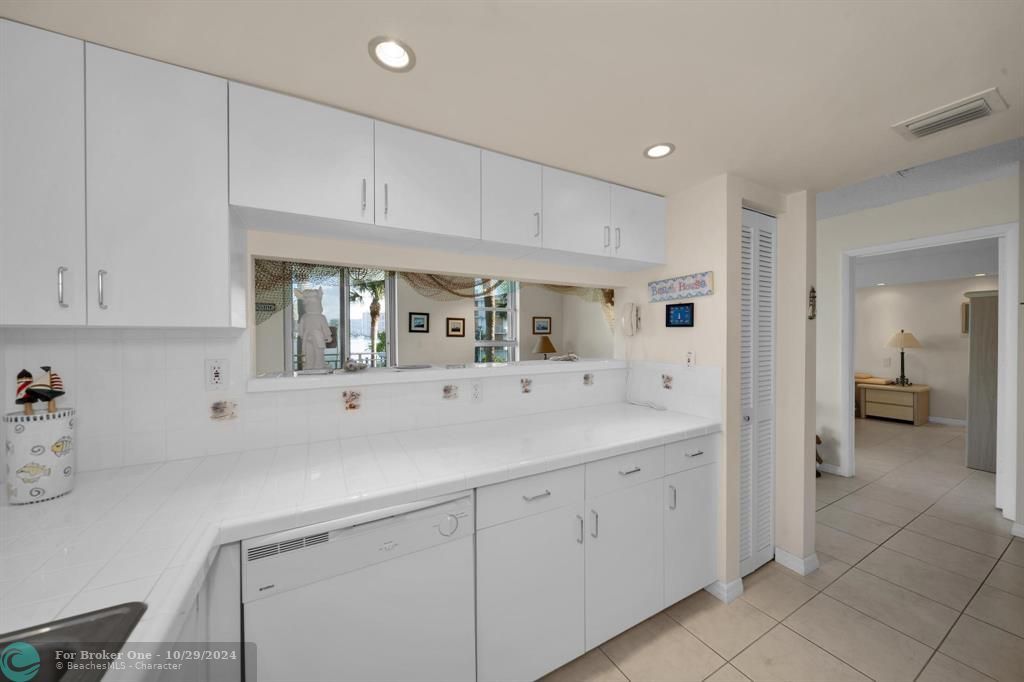 For Sale: $410,000 (1 beds, 2 baths, 1250 Square Feet)