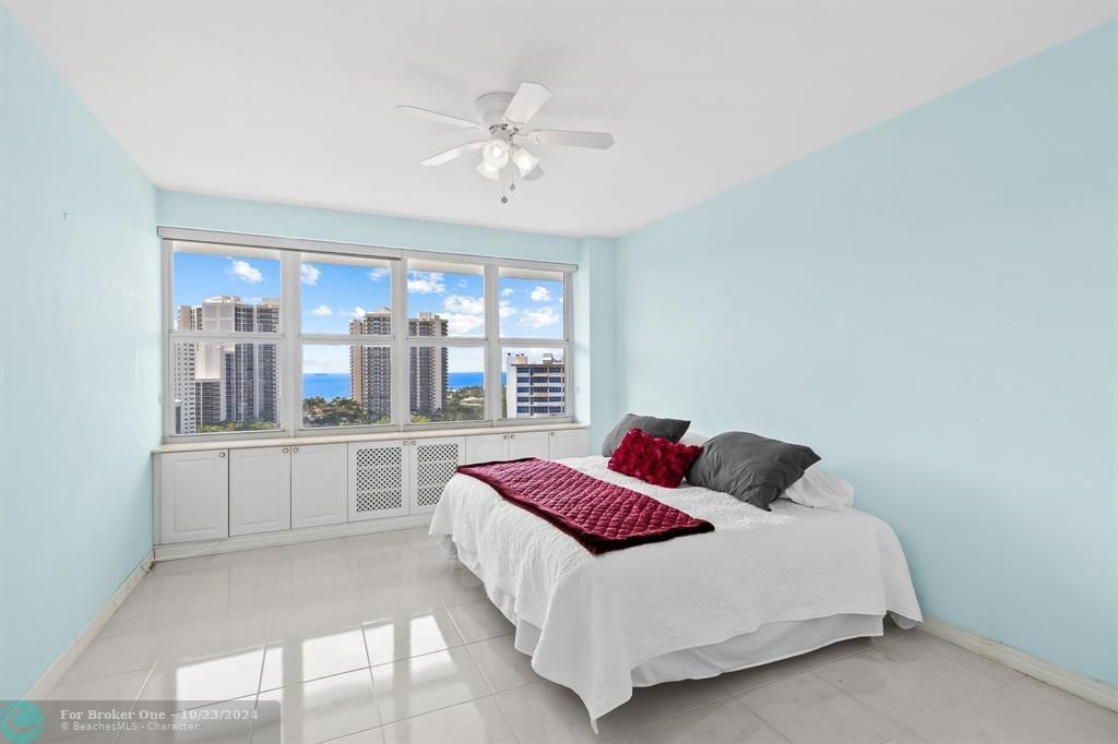 For Sale: $410,000 (2 beds, 2 baths, 1120 Square Feet)