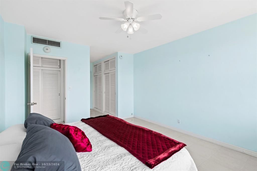 For Sale: $410,000 (2 beds, 2 baths, 1120 Square Feet)