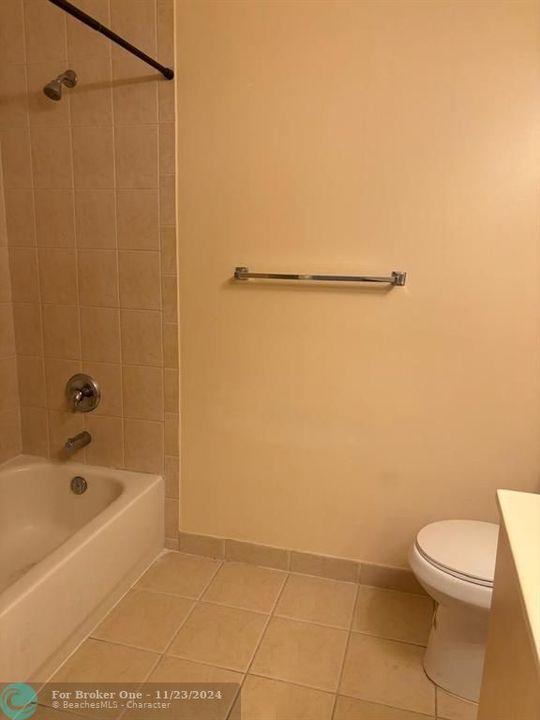 For Sale: $300,000 (2 beds, 2 baths, 1294 Square Feet)