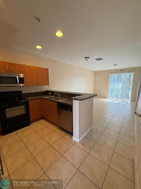 For Sale: $300,000 (2 beds, 2 baths, 1294 Square Feet)