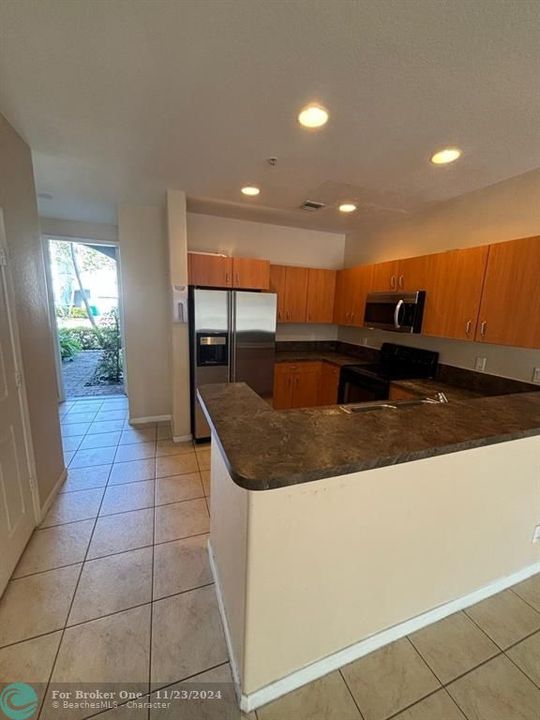 For Sale: $300,000 (2 beds, 2 baths, 1294 Square Feet)