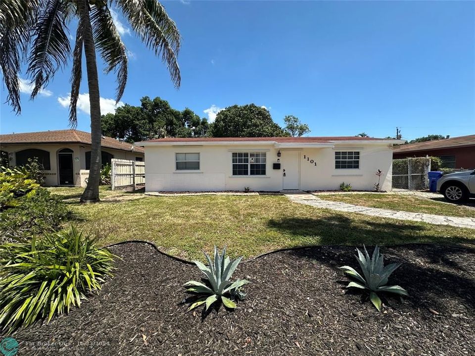 For Sale: $499,000 (3 beds, 2 baths, 1075 Square Feet)