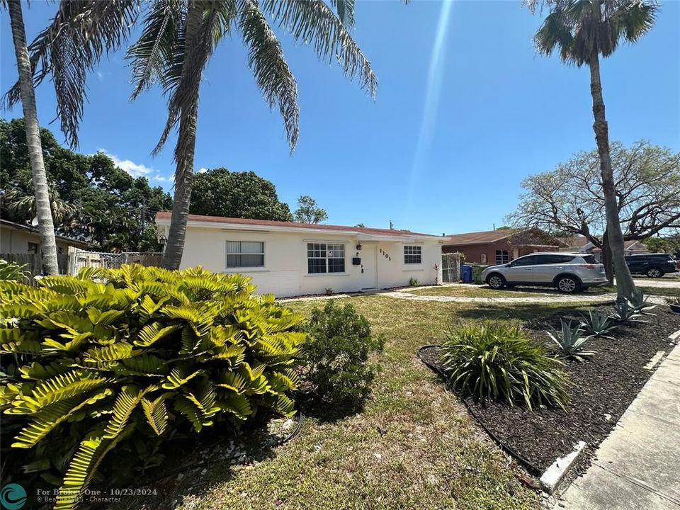 For Sale: $499,000 (3 beds, 2 baths, 1075 Square Feet)