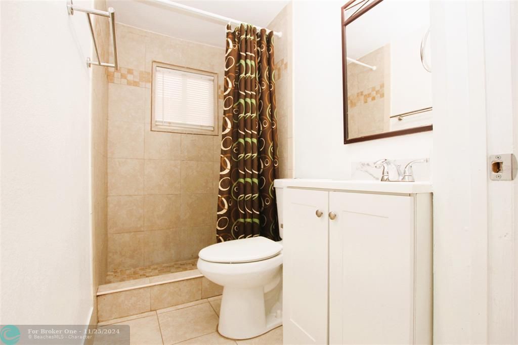 Active With Contract: $1,100 (1 beds, 1 baths, 500 Square Feet)