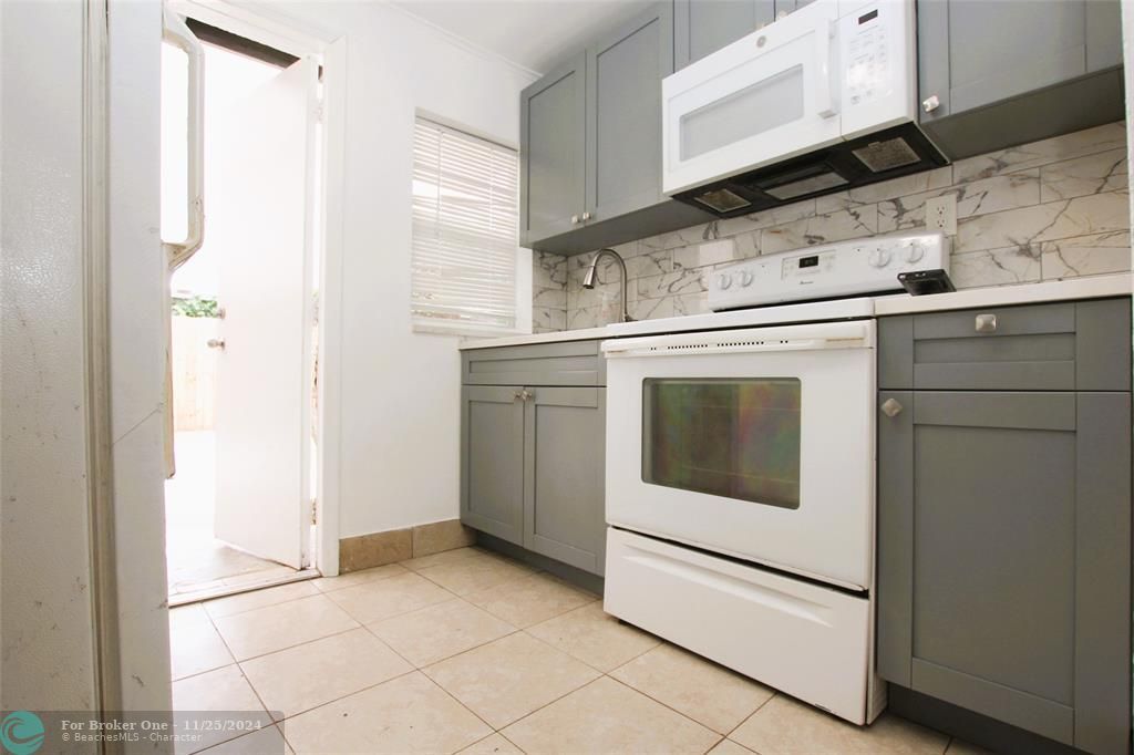 Active With Contract: $1,100 (1 beds, 1 baths, 500 Square Feet)