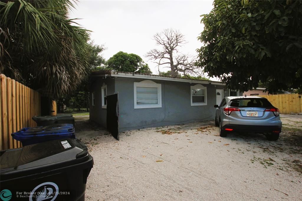 Active With Contract: $1,100 (1 beds, 1 baths, 500 Square Feet)