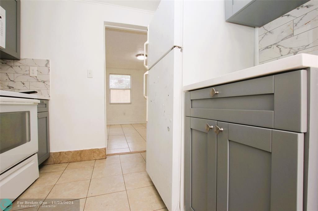 Active With Contract: $1,100 (1 beds, 1 baths, 500 Square Feet)