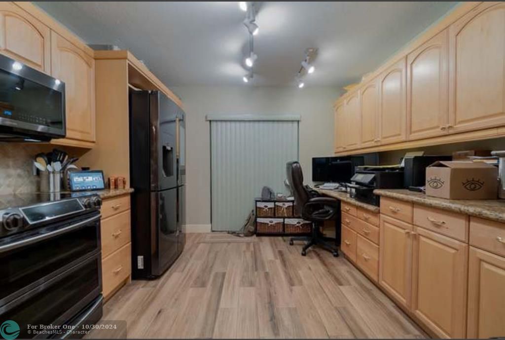 For Sale: $380,000 (2 beds, 1 baths, 1632 Square Feet)