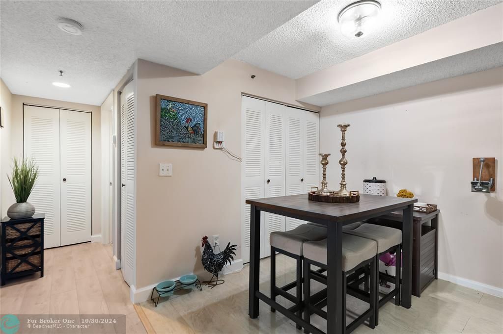 For Sale: $200,000 (1 beds, 1 baths, 846 Square Feet)