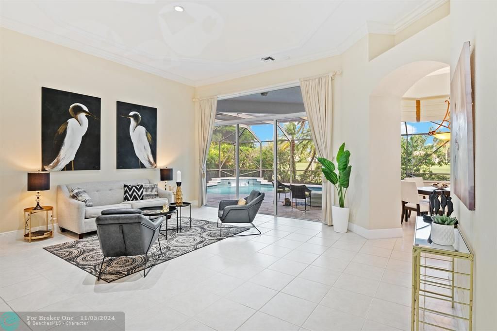 For Sale: $1,635,000 (5 beds, 4 baths, 3281 Square Feet)