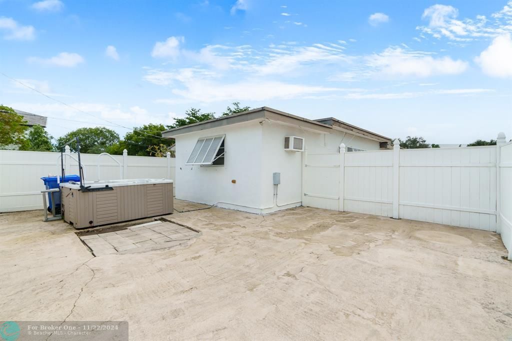 Active With Contract: $559,000 (3 beds, 2 baths, 2085 Square Feet)