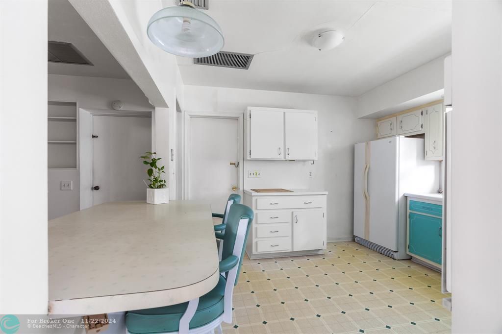 Active With Contract: $559,000 (3 beds, 2 baths, 2085 Square Feet)