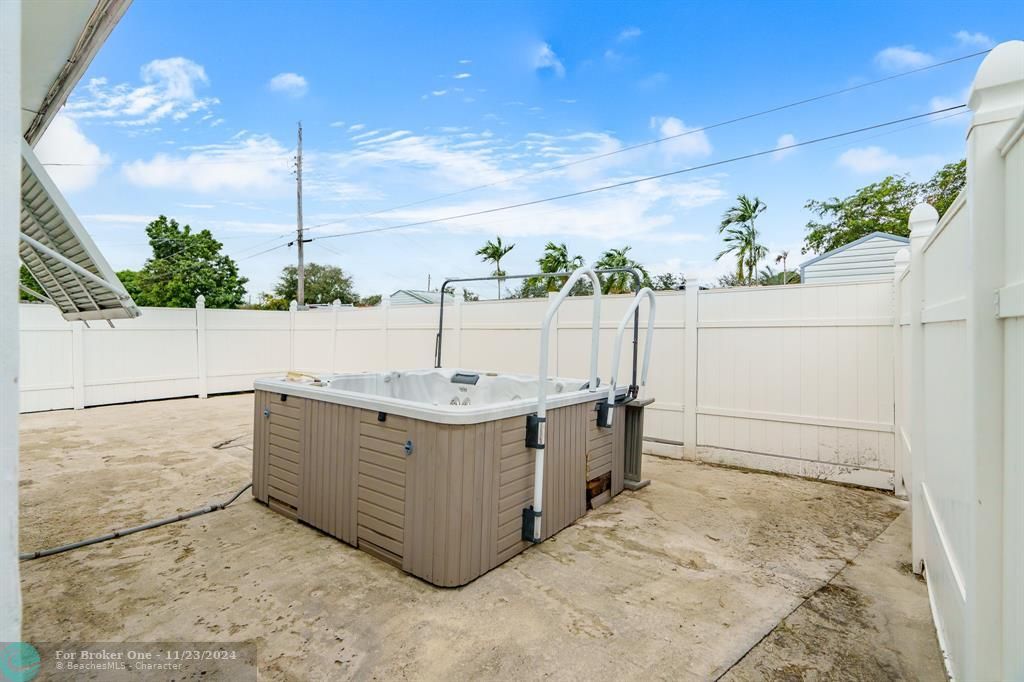 Active With Contract: $559,000 (3 beds, 2 baths, 2085 Square Feet)