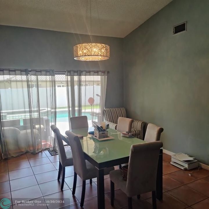 En Venta: $829,999 (3 camas, 2 baños, 2066 Pies cuadrados)