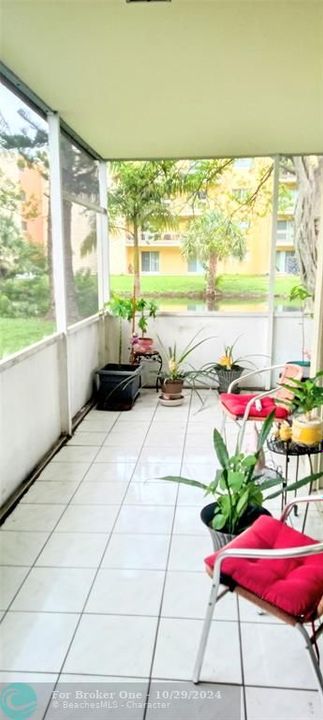 En Venta: $165,000 (2 camas, 2 baños, 975 Pies cuadrados)