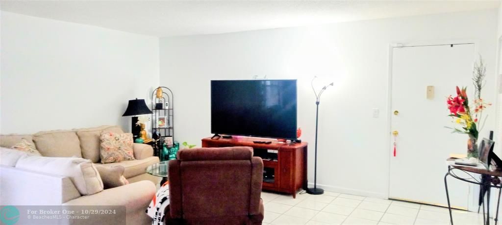 For Sale: $165,000 (2 beds, 2 baths, 975 Square Feet)