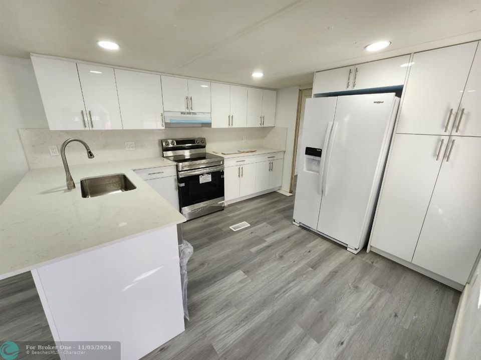 For Sale: $99,000 (2 beds, 2 baths, 4701 Square Feet)