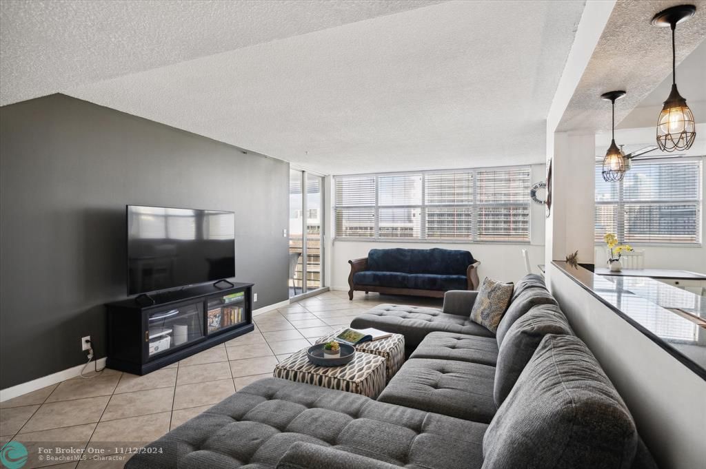 For Sale: $385,000 (2 beds, 2 baths, 1259 Square Feet)