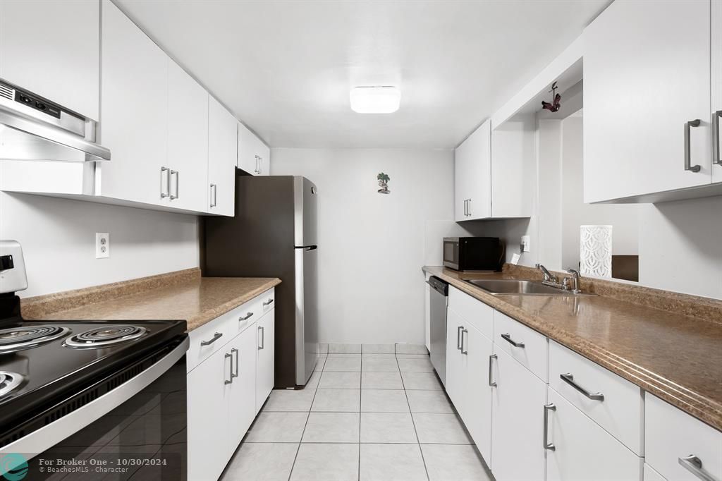 For Sale: $285,000 (2 beds, 2 baths, 1428 Square Feet)