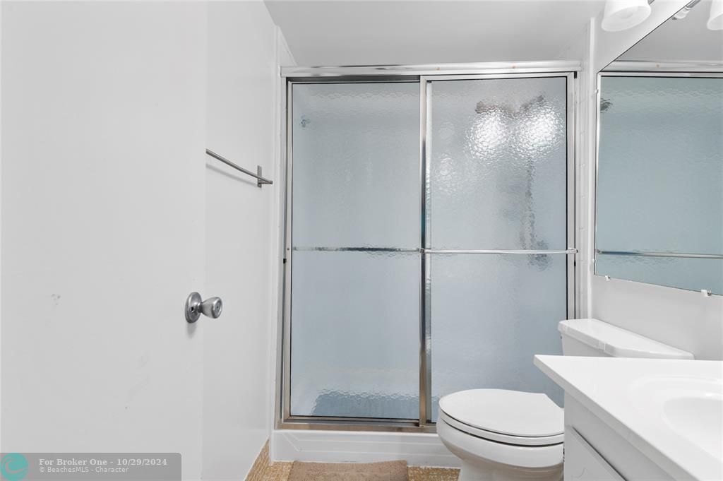 For Sale: $123,900 (1 beds, 1 baths, 603 Square Feet)