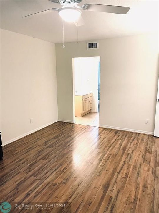 For Rent: $1,450 (1 beds, 1 baths, 710 Square Feet)