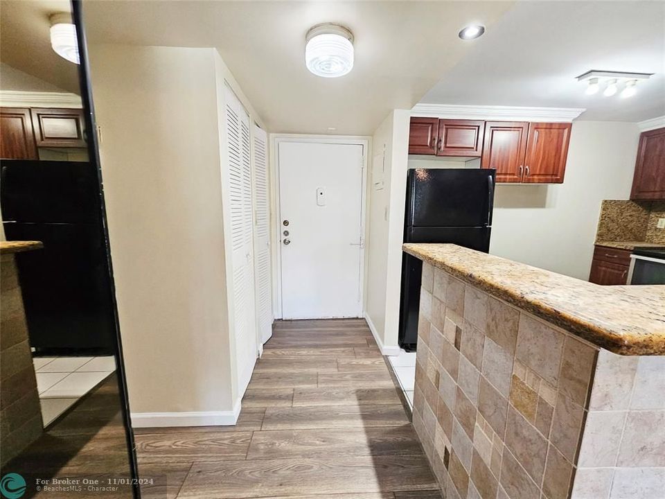 For Rent: $1,850 (2 beds, 2 baths, 1040 Square Feet)