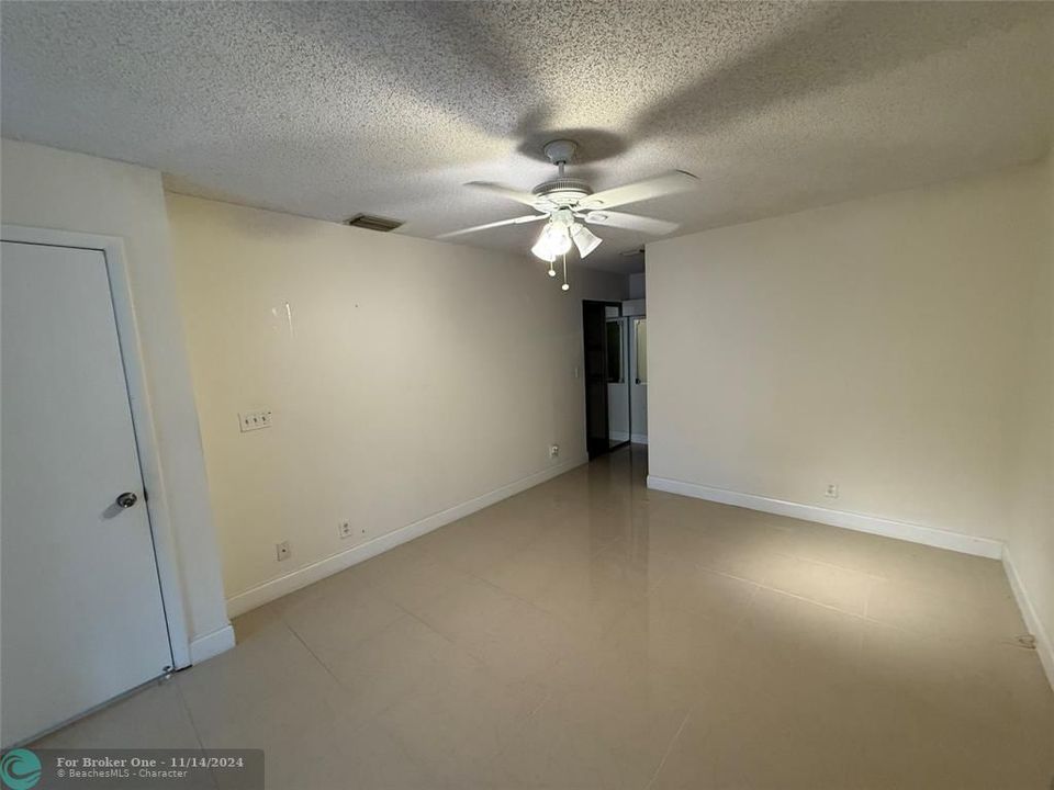 For Sale: $275,000 (3 beds, 2 baths, 1220 Square Feet)