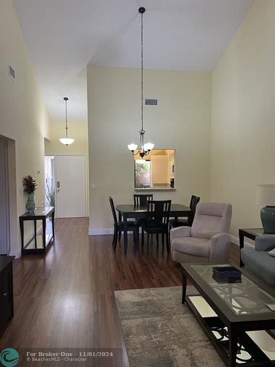 For Rent: $3,200 (2 beds, 2 baths, 1183 Square Feet)