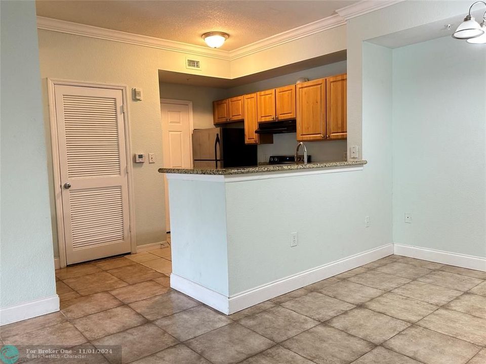 For Rent: $2,200 (2 beds, 2 baths, 1079 Square Feet)