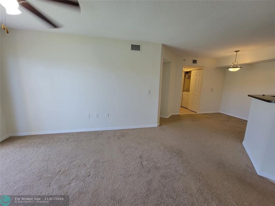 For Sale: $230,000 (2 beds, 2 baths, 1060 Square Feet)