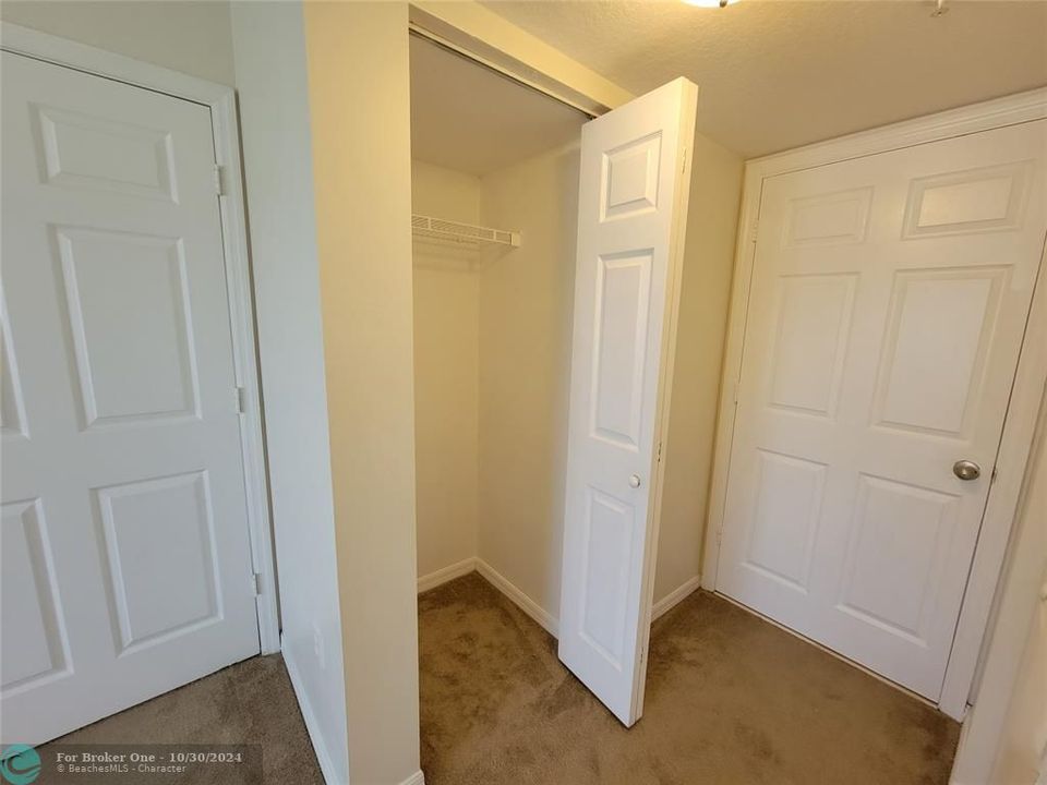 For Sale: $230,000 (2 beds, 2 baths, 1060 Square Feet)