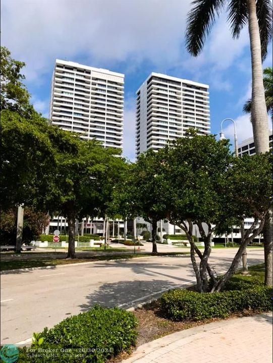 For Sale: $3,999,999 (2 beds, 2 baths, 1983 Square Feet)