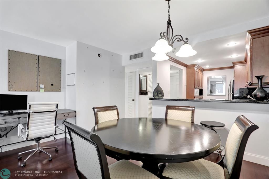 For Sale: $219,000 (2 beds, 2 baths, 984 Square Feet)