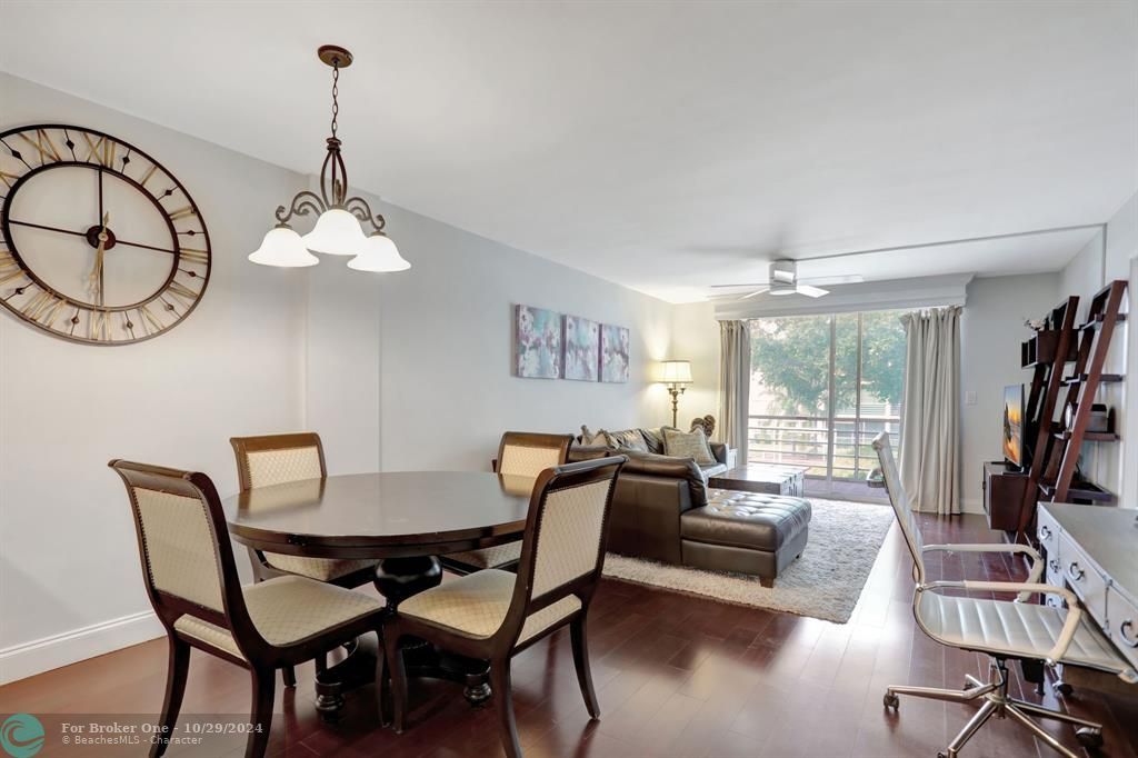 For Sale: $219,000 (2 beds, 2 baths, 984 Square Feet)