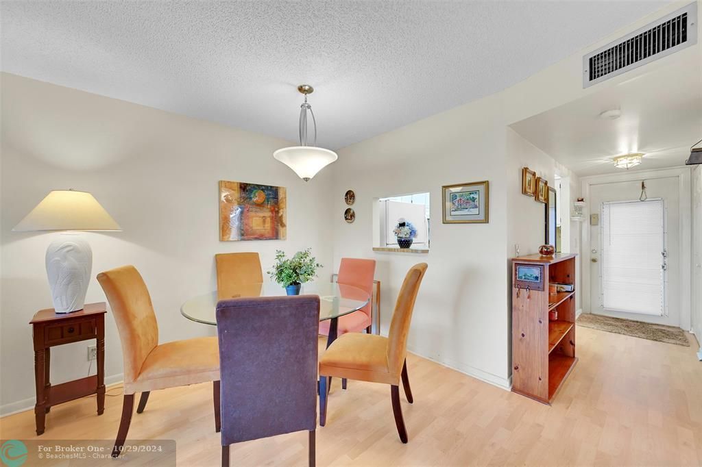 For Sale: $134,777 (2 beds, 2 baths, 850 Square Feet)