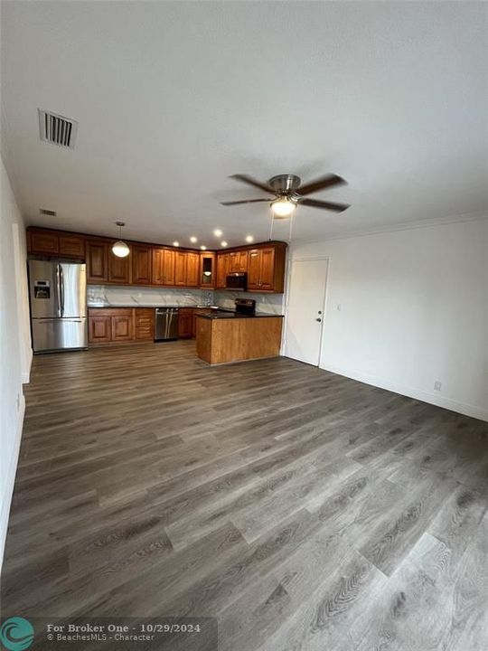 For Sale: $245,000 (2 beds, 2 baths, 1000 Square Feet)